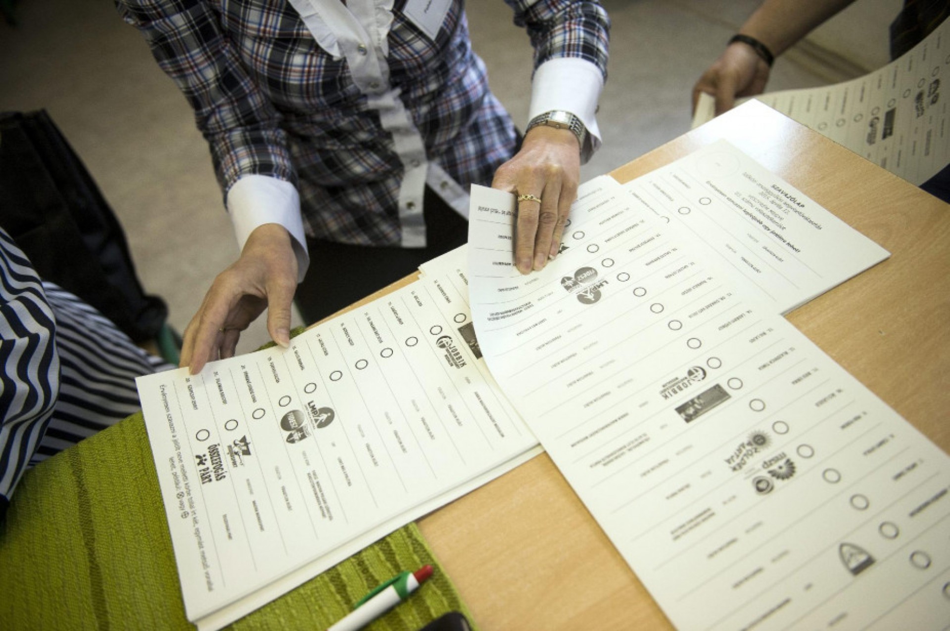 A fideszes delegált nem pecsételte le a szavazólapot, mert tudta, hogy jobbikos szavaz