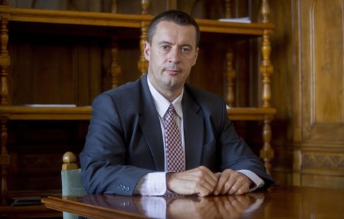 Sneider Tamás pert indít a szerinte funkcionális analfabéta Fidesz-frakcióval szemben