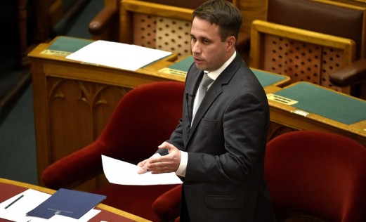 Egykori Fidesz-tag szembesítette az államtitkárt a kormány migrációs politikájával 